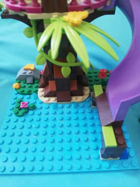 Lego friends základna záchranářů,