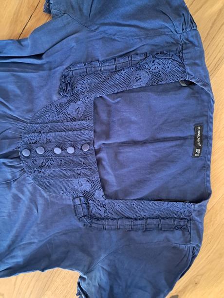 Modre šatičky, atmosphere,40