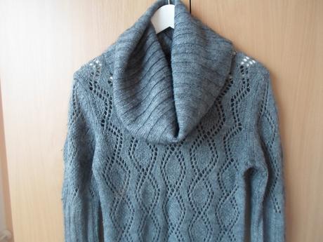 Šedý svetr svetřík rolák pletený dlouhý delší, s