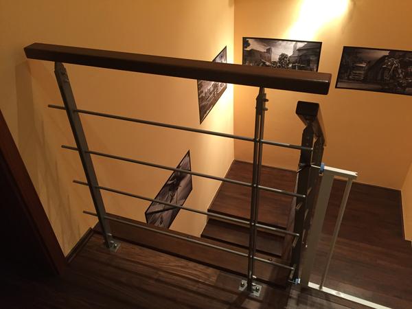 Ochrana proti pádu na zábradlí schodiště