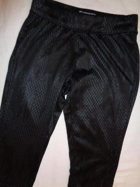 Luxusní elastické 3/4 legíny - šupinaté-dry plus, 140