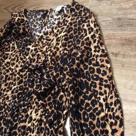 Lehoučké šaty zdobené volánkem, primark,140