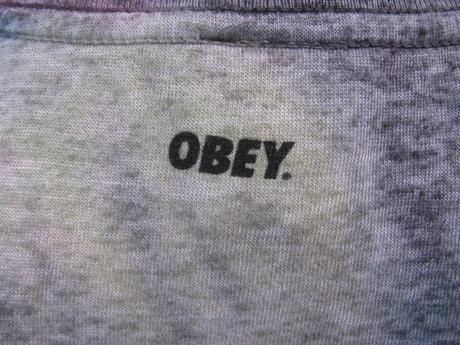 Barevné lehké letní tričko obey, m