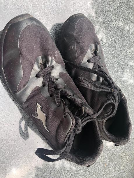 Kangaroos boty cerne 35, 35
