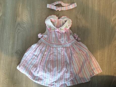 Šaty s čelenkou, 74