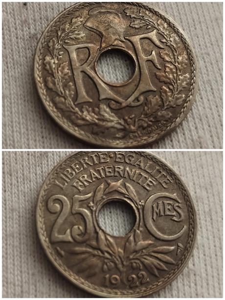 14 historických mincí,