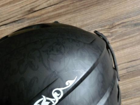 Matná černá lyžařská helma přilba saphine, 