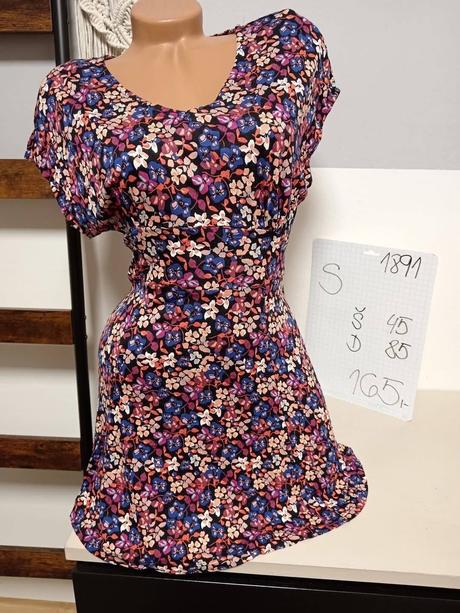 Ob/ šaty s květy - v. s, s