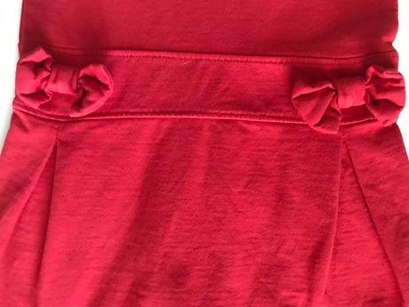 Červené bavlněné šaty, 104