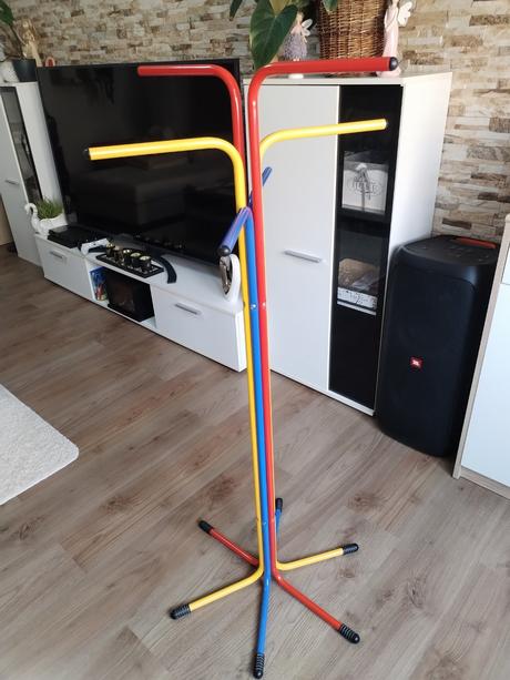 Dětský kovový stojan věšák, 