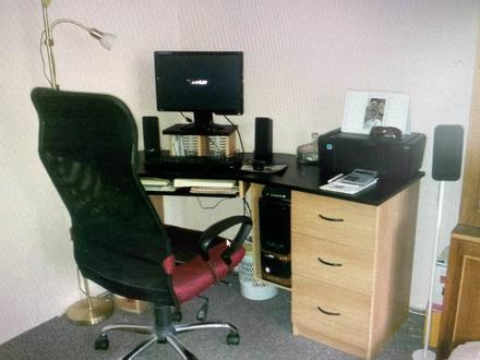 Pc stůl s výsunem, 