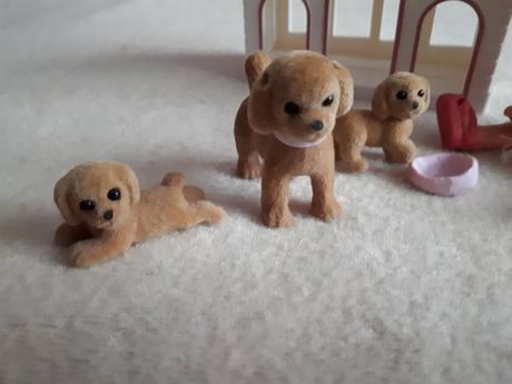 Pejskové, štěňátka s boudou a panenkou, 