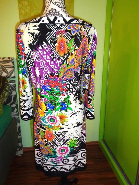 Luxusní květované šaty s lodičkovým výstřihem, 40