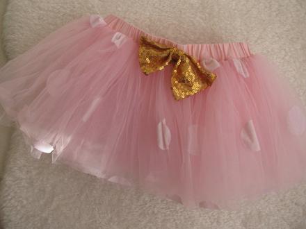Krásná tylová růžová sukně se zlatou mašlí, 92