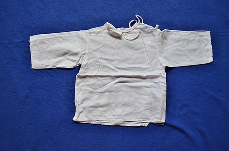 Kojenecká košilka, 62