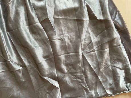 Nové šaty s korálky, zatáhlé nitě, vel xl, ax pari, xl