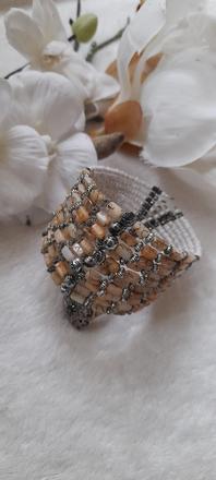 Široký korálkový náramek, 