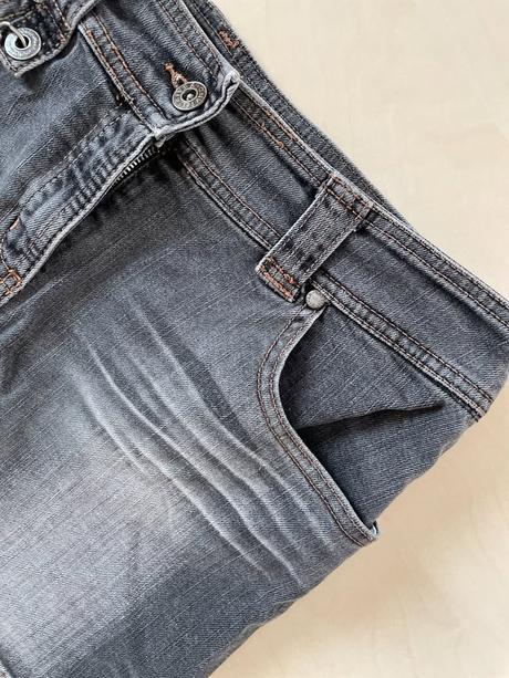 Šedá šisovaná džínová minisukně s kruhy, vel s, r, s