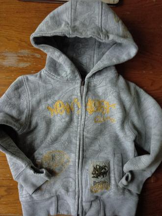 Mikina s potiskem, 104