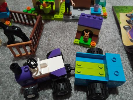 Lego friends 41361 mia a stáj pro hříbata,
