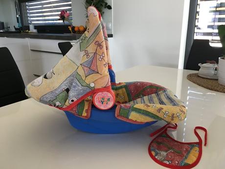 Hračka sedačka pro panenku,