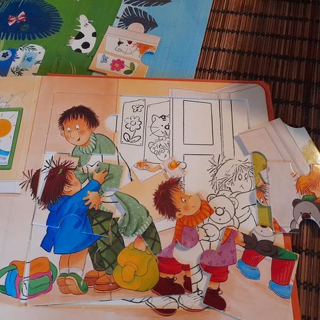 Knížka do školky pro děti s puzzle,