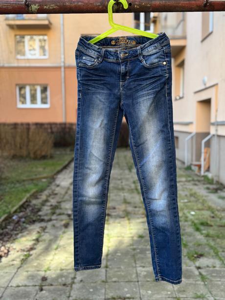 Džíny, 152