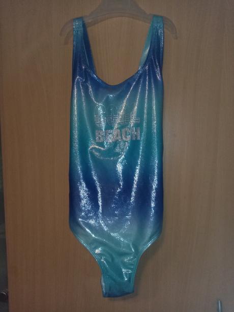 Třpytivé plavky, 158