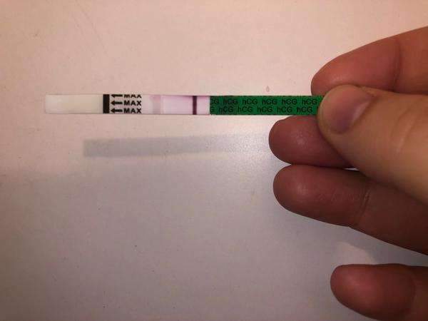 Vidíte ducha nebo druhou čárku na testu?