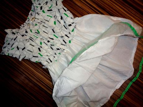 Krásné bílozelené žabičkové šaty, 122