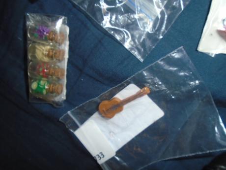 Barbie doplňky kytara šaty jídlo, 