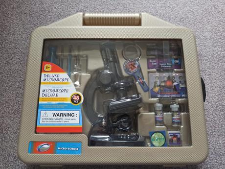 Mikroskop v kufříku,