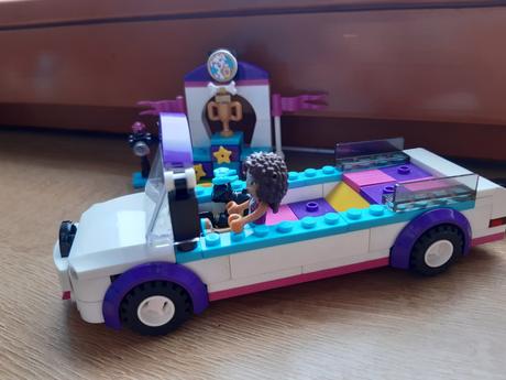 Lego friends andrea a přehlídka štěňátek,
