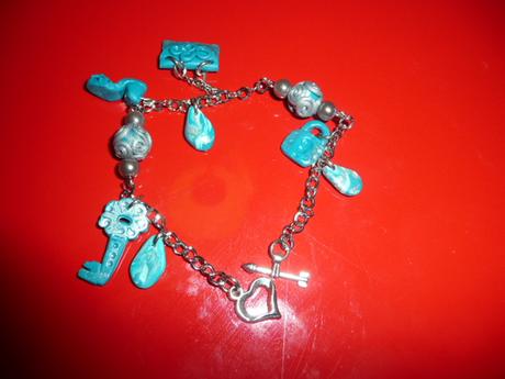 Náramek bižuterie motýl klíč,