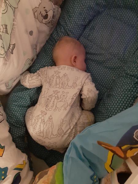 Spící dítě. Je to normální? Nebolí ho třeba něco?