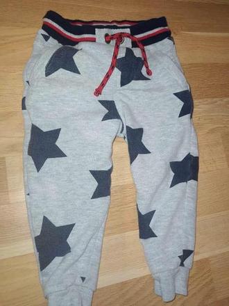 Šedé tepláky s hvězdy 92, marks & spencer,92