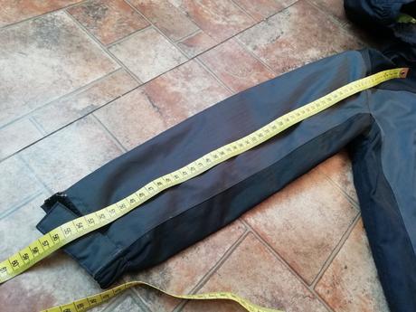 Hezká nepromokavá bunda head-kvalitní top stav, 122