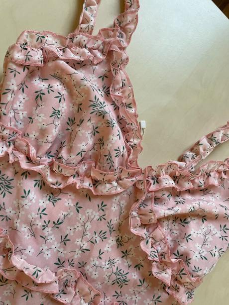 Nové růžové šaty s volánky, vel l spíše však méně, m