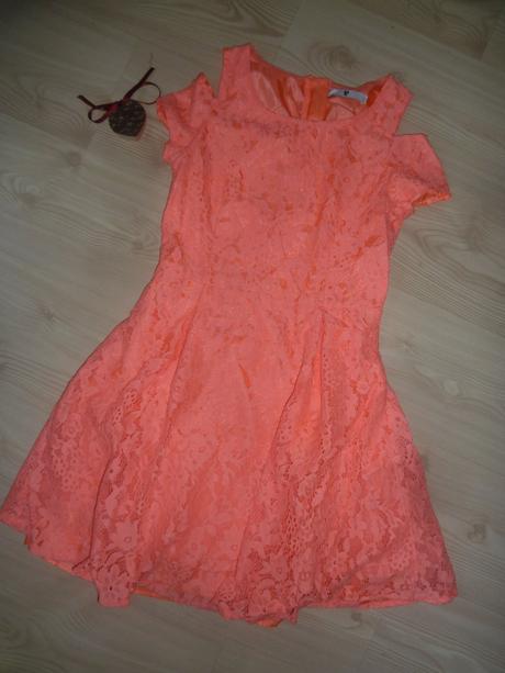 Krajkové šaty s bohatou spodničkou, 164