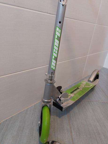 Dětská skládací koloběžka arcore connect, top stav,