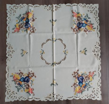 Nový velikonoční ubrus 85x85 cm s košíkem, 