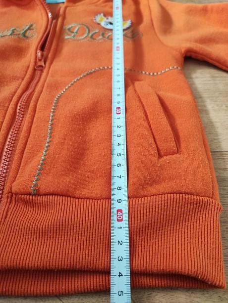 Oranžová mikina, 116