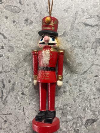 Starožitná dřevěná figurka, louskáček,