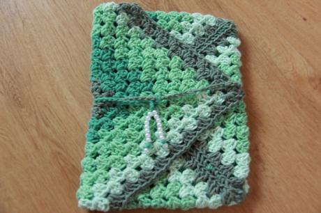 Handmade háčkovaný obal na knihu,