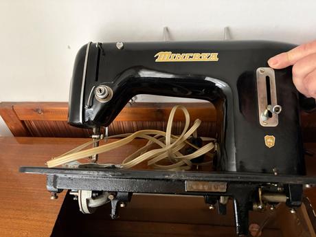 Minerva stary sici stroj - retro,