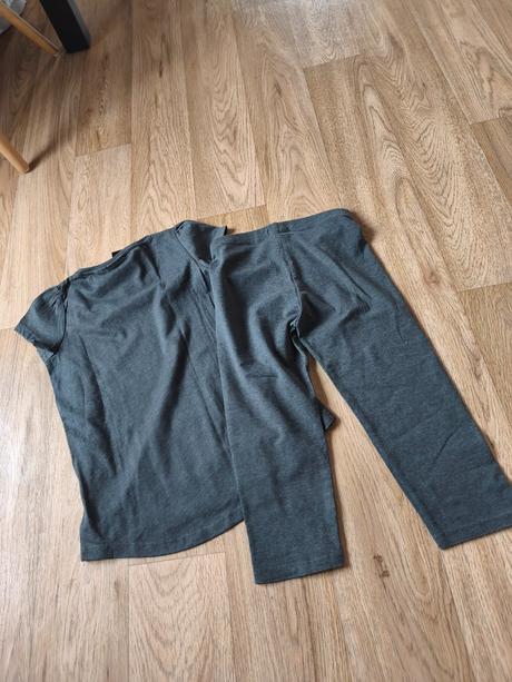 Pyžamo komplet s kočičkou h&m, 128