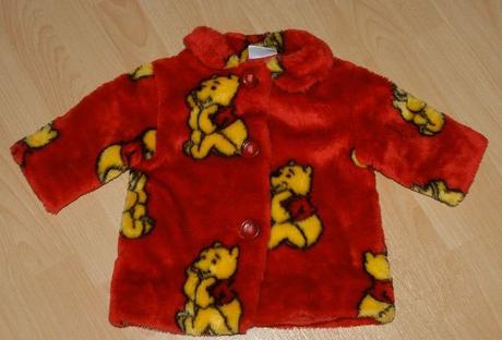 Chlupatý červený kožíšek kabátek s medvídkem pú, 86