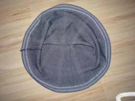 Teplejší tmavě modrá sukně, 134