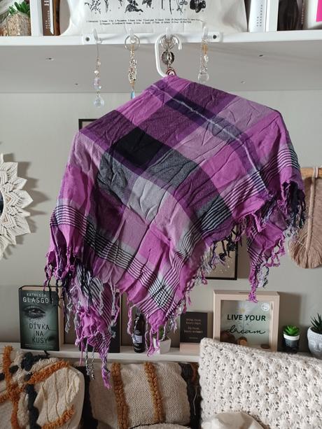 Kárované šátek, 140