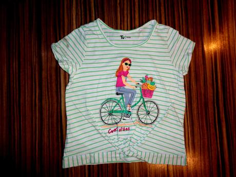 Pruhované tričko s holkou na kole, tu,122